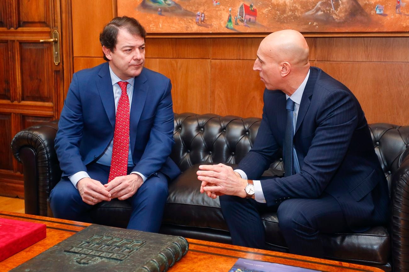 Fotos: Primer encuentro entre el alcalde de León, José Antonio Diez y el presidente de la Junta, Alfonso Fernández Mañueco