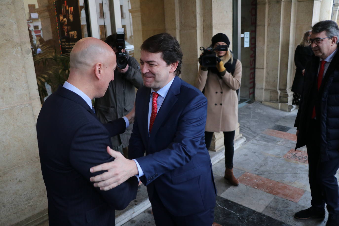 Fotos: Primer encuentro entre el alcalde de León, José Antonio Diez y el presidente de la Junta, Alfonso Fernández Mañueco