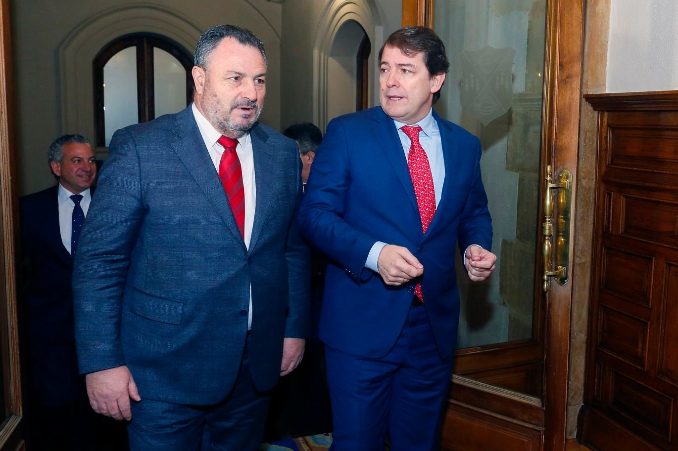 El presidente de la Junta de Castilla y León, Alfonso Fernández Mañueco, mantiene un encuentro con el presidente de la Diputación de León, Eduardo Morán.