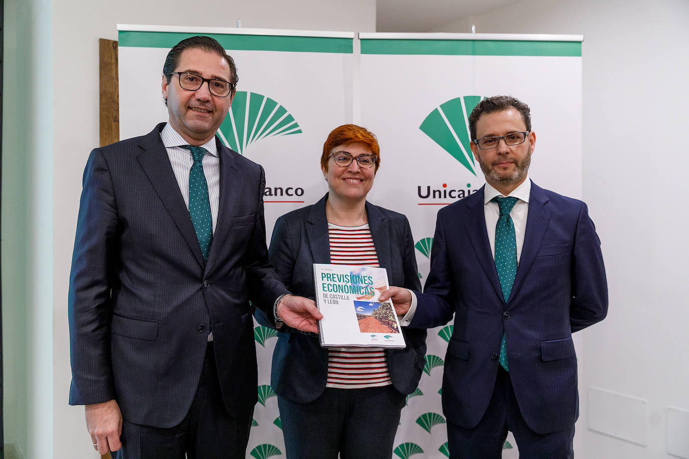 Presentación del balance por parte de los representantes de Unicaja Banco. 