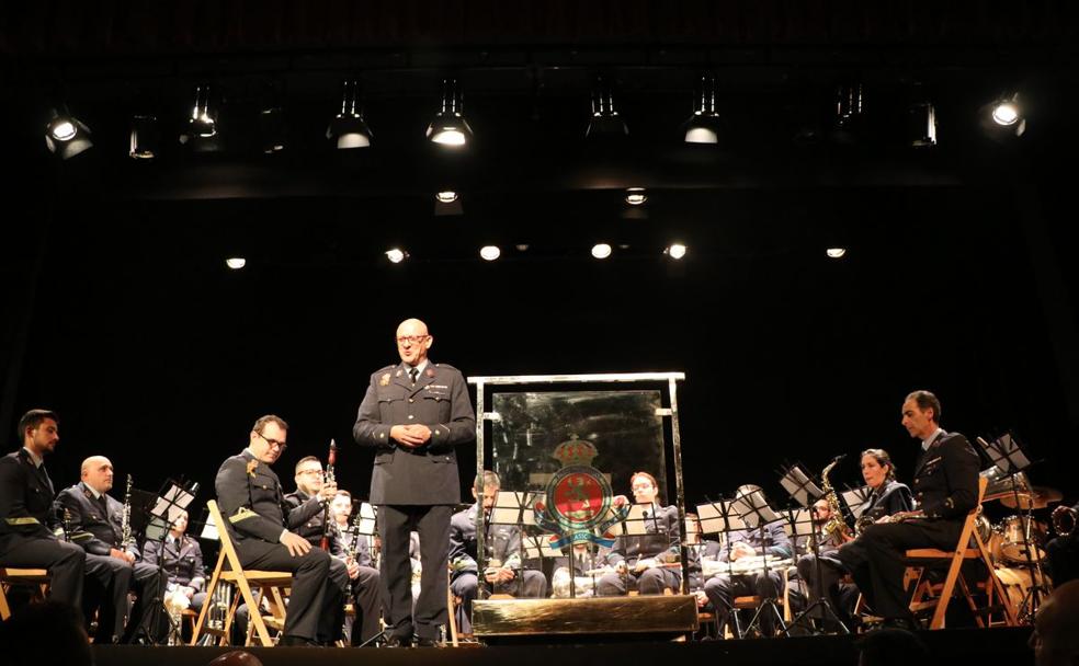 El Comandante Director de la Unidad de Música, Julio César Ruiz Salamanca saluda a los presentes.