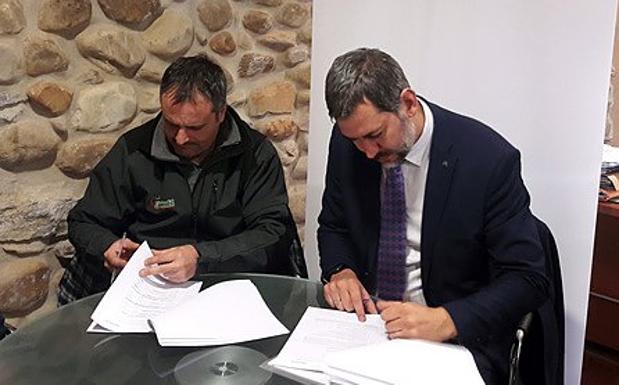 Bodelón y Vidal, durante la firma del convenio.