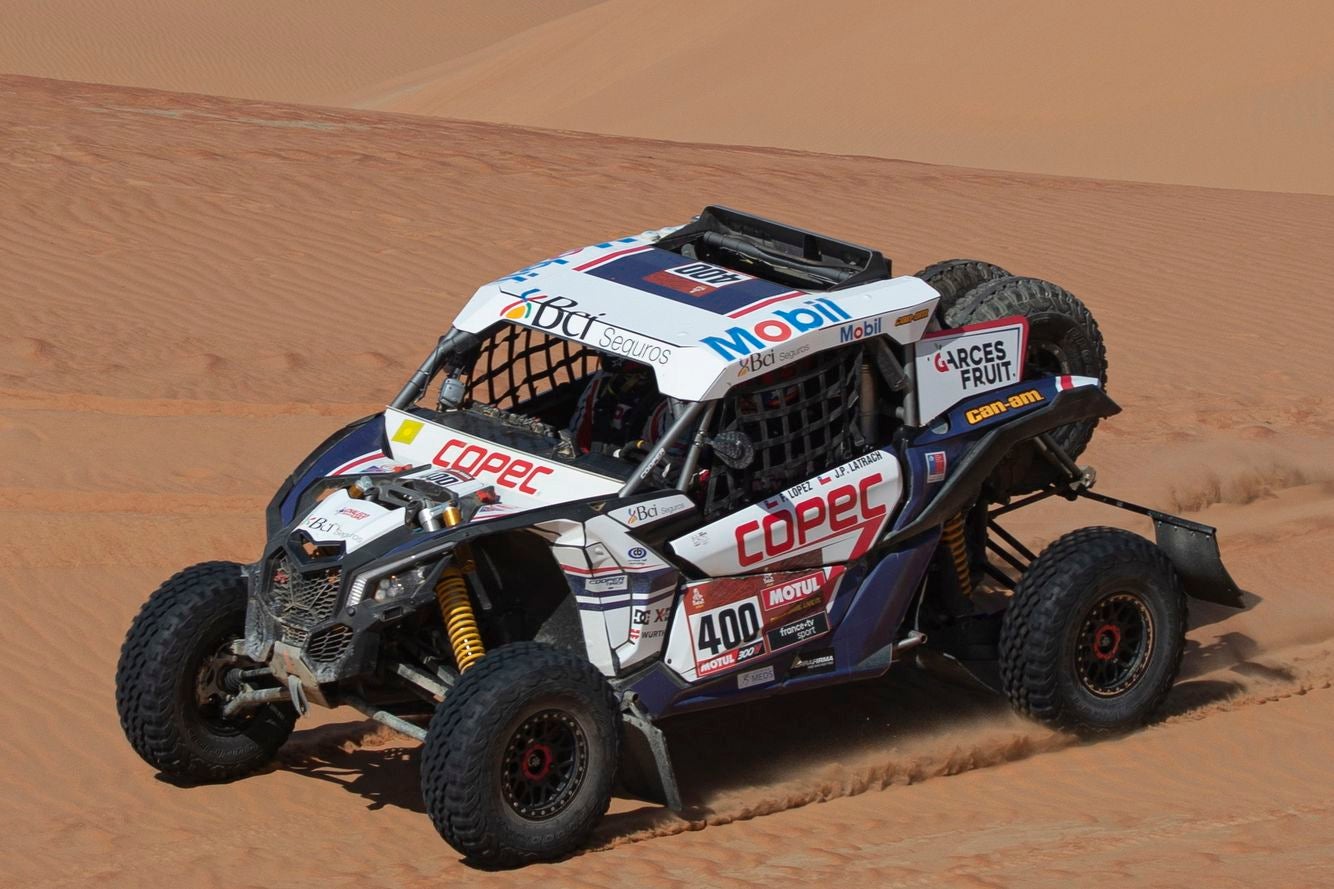 El piloto leonés Jesús Calleja, tras una extraordinaria etapa en el Dakar, se encuentra a un paso de alcanzar la línea de meta de la prueba más dura del mundo.