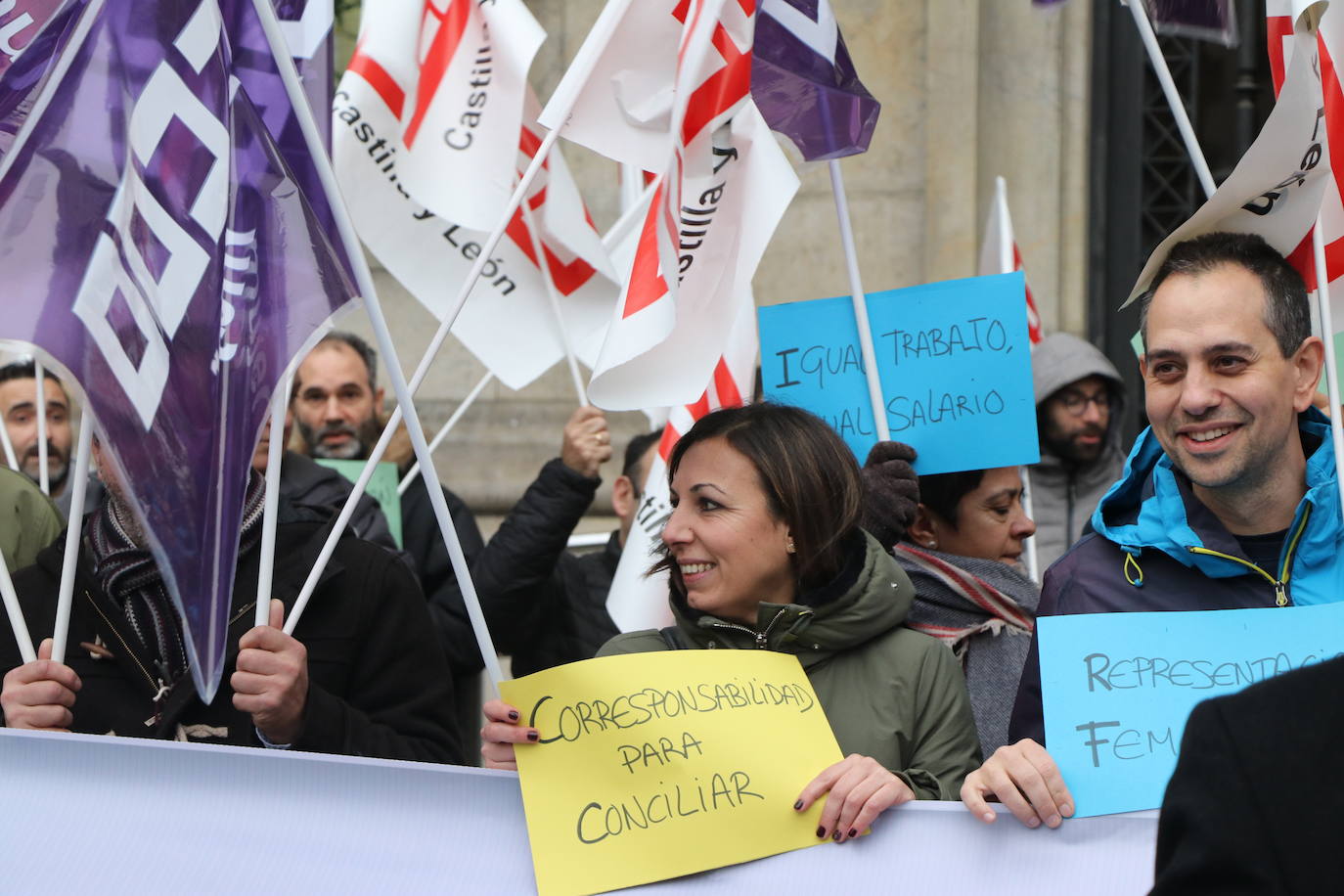 La Subdelegación del Gobierno acoge una protesta para exigir el desarrollo de planes de igualdad en empresas y sector público