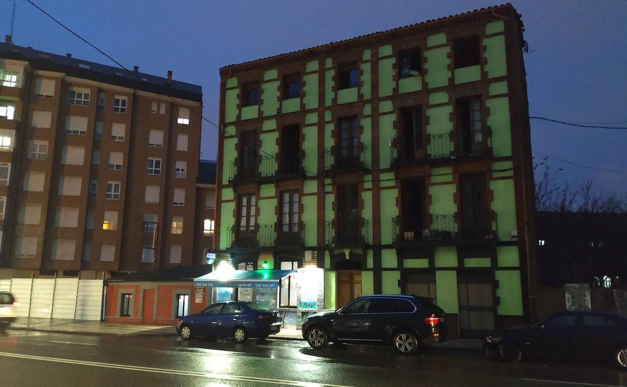 Edificio ruinoso en Doctor Fleming.