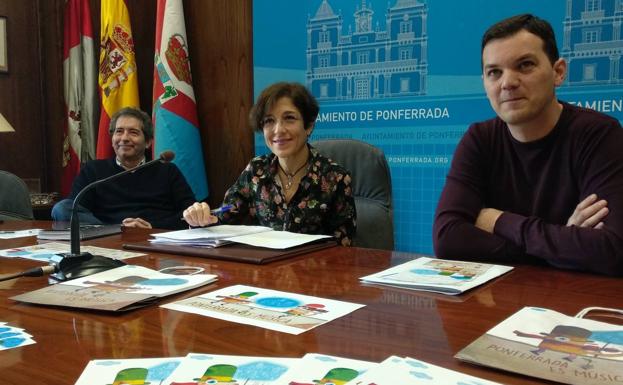 De Vega junto a Migue Ángel Varela y Miguel Reguera, en la presentación.