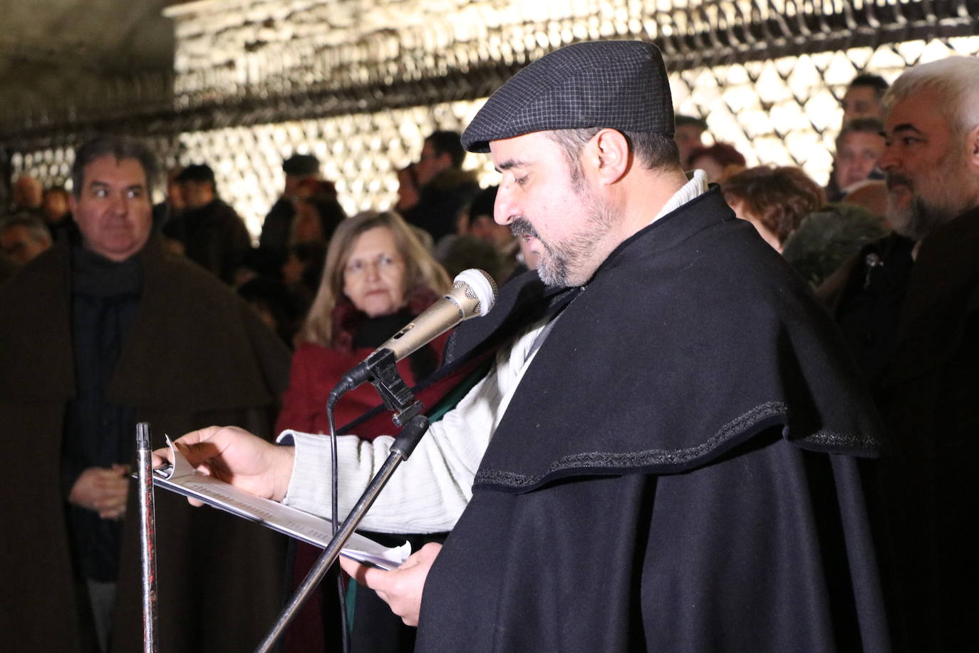 Fotos: Hoguera y gochín de San Antón