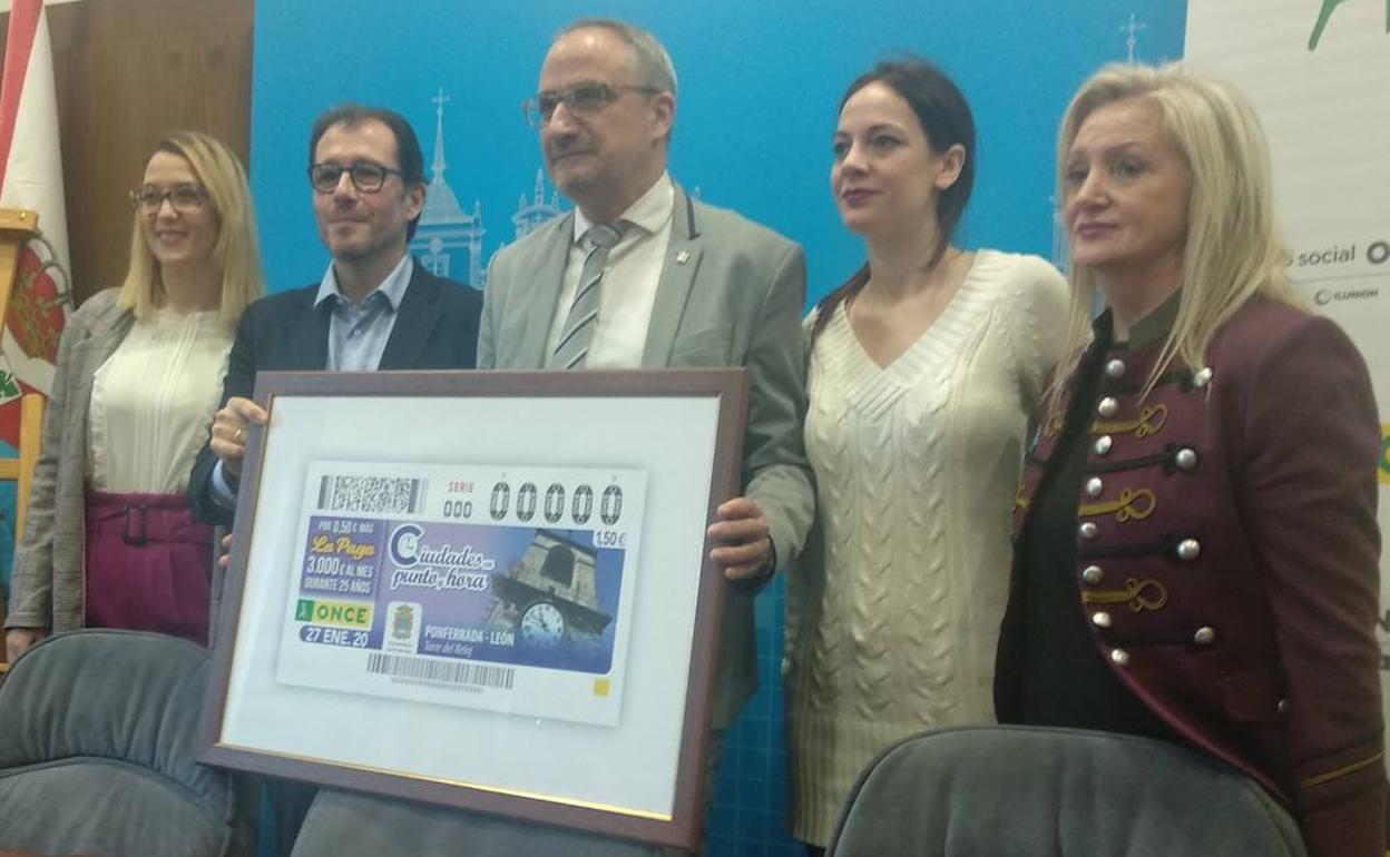 Presentación del cupón de la Once del lunes 27 de enero dedicado a la Torre del Reloj de Ponferrada.