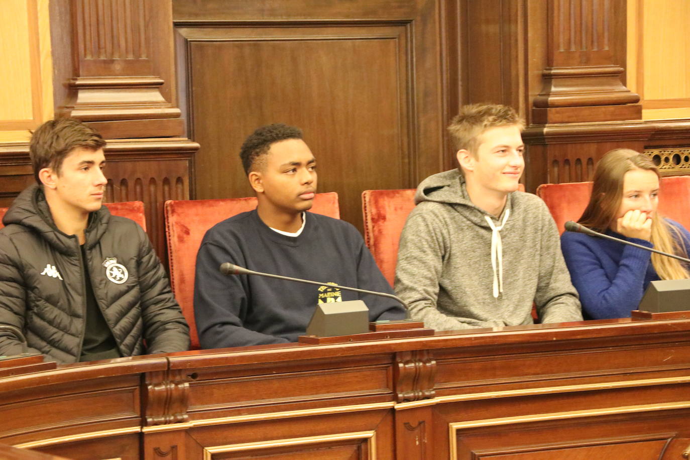 Fotos: Recepción de estudiantes franceses en el Ayuntamiento de León