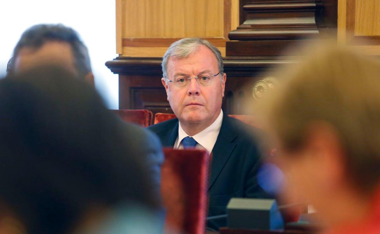 Antonio SIlván, durante un pleno del Ayuntamiento de León.