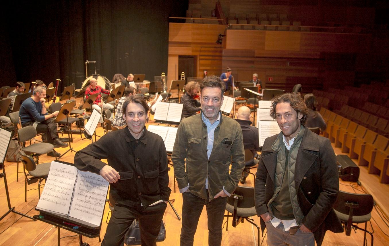 Óscar, Raúl y Manolo Quijano, este martes, durante la presentación de su concierto.