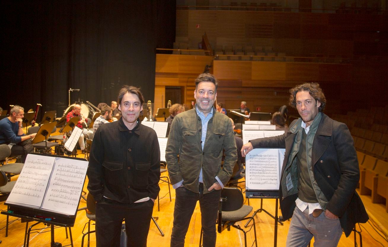 Óscar, Raúl y Manolo Quijano, este martes, durante la presentación de su concierto.