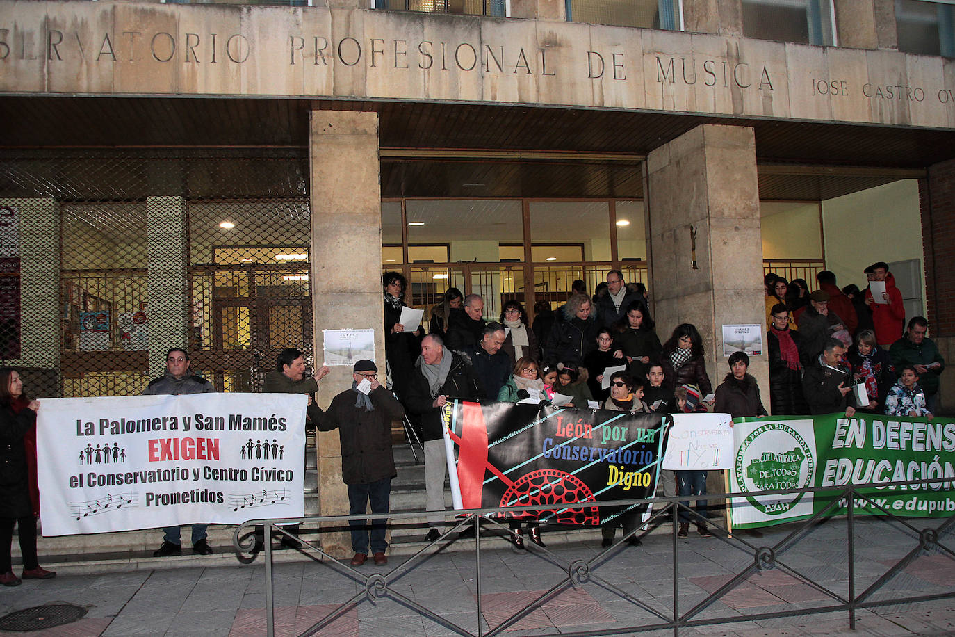 Fotos: Concentración por un conservatorio digno