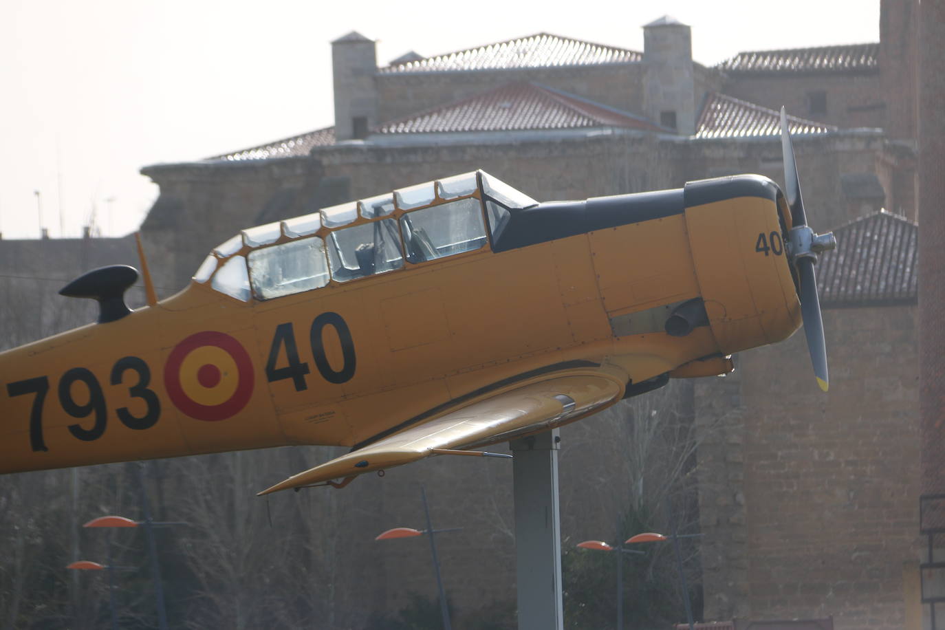 Denuncian el impago de la restauración del avión T6 Texan en León capital.