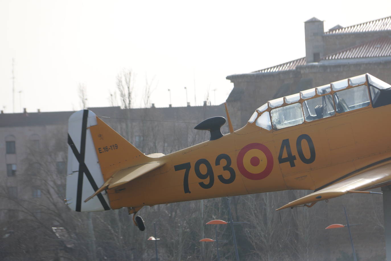 Denuncian el impago de la restauración del avión T6 Texan en León capital.