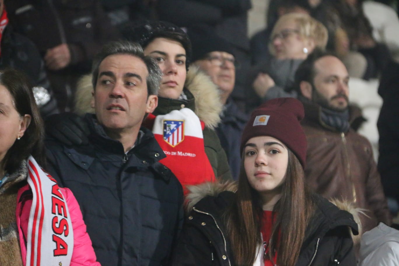 Las primeras imágenes del Cultural Atletico de Madrid. Lleno en el Reino de León para un intenso partido en la Copa del Rey.