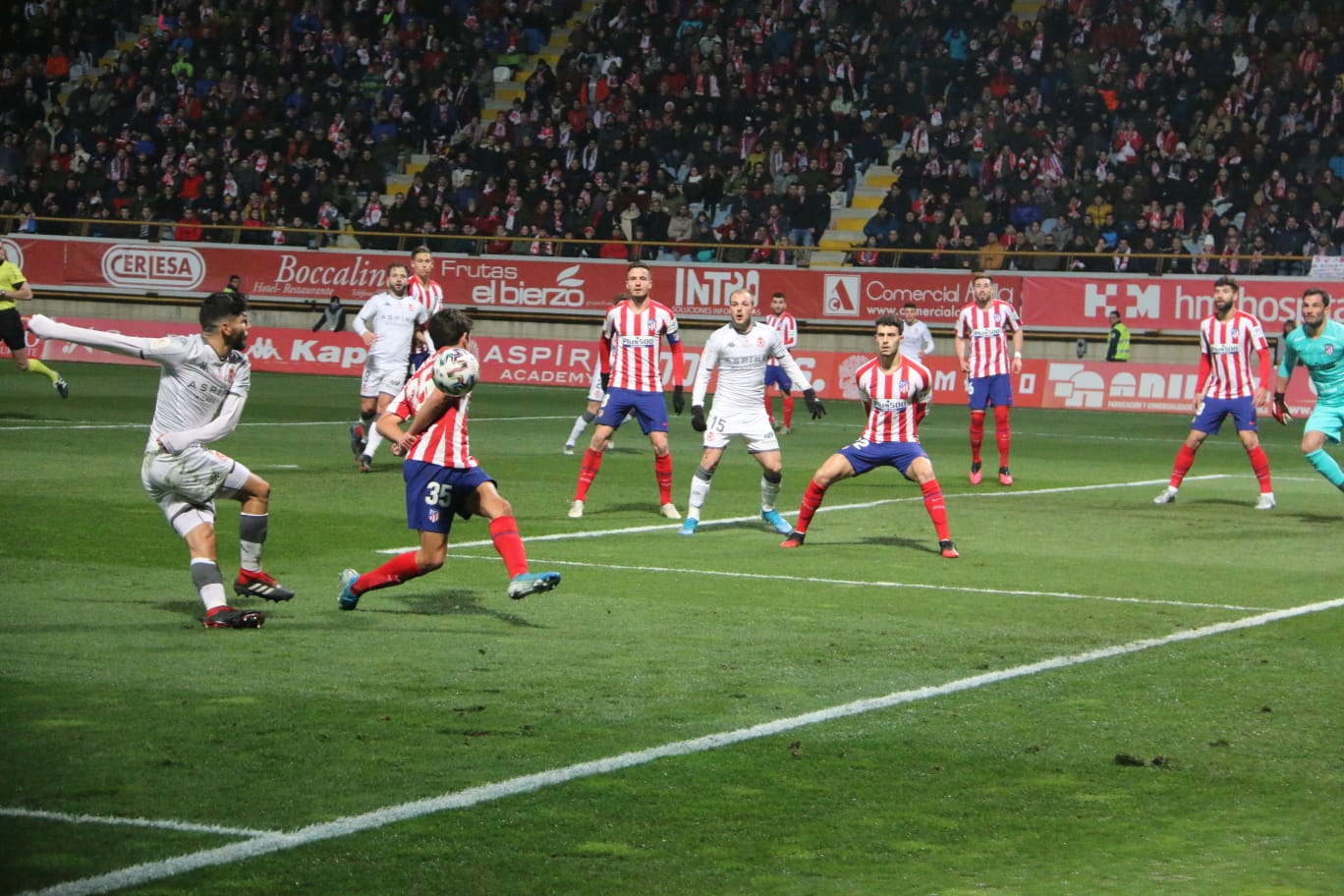 El Reino de León se llena para ver el choque entre Cultural y Atlético de Madrid.