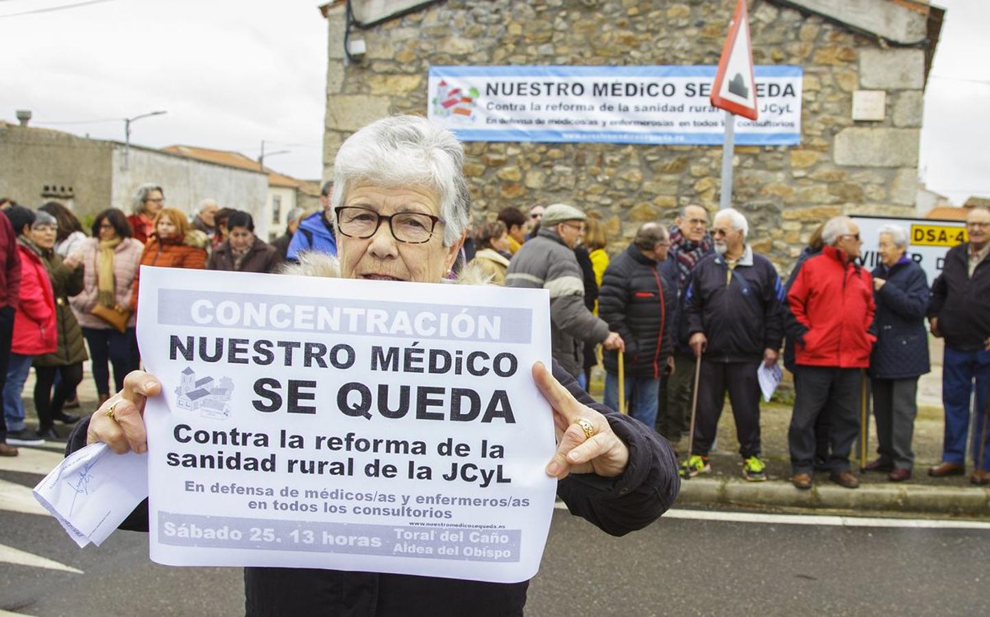 Concentración ciudadana en defensa del mantenimiento de médicos en consultorios rurales en Aldea del Obispo