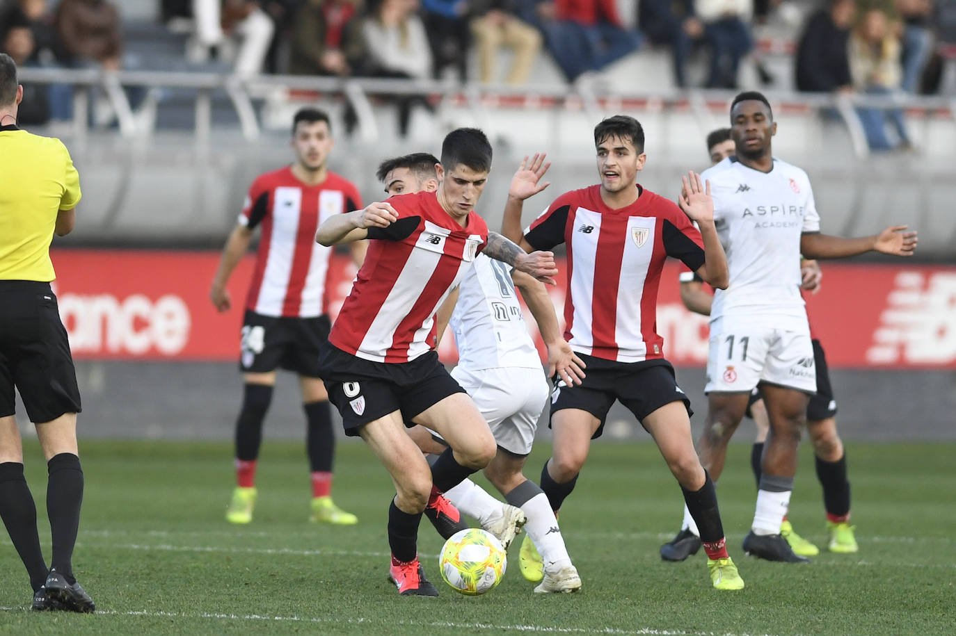 Fotos: Las imágenes del Bilbao Athletic-Cultural