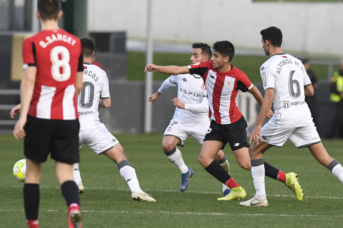 Fotos: Las imágenes del Bilbao Athletic-Cultural