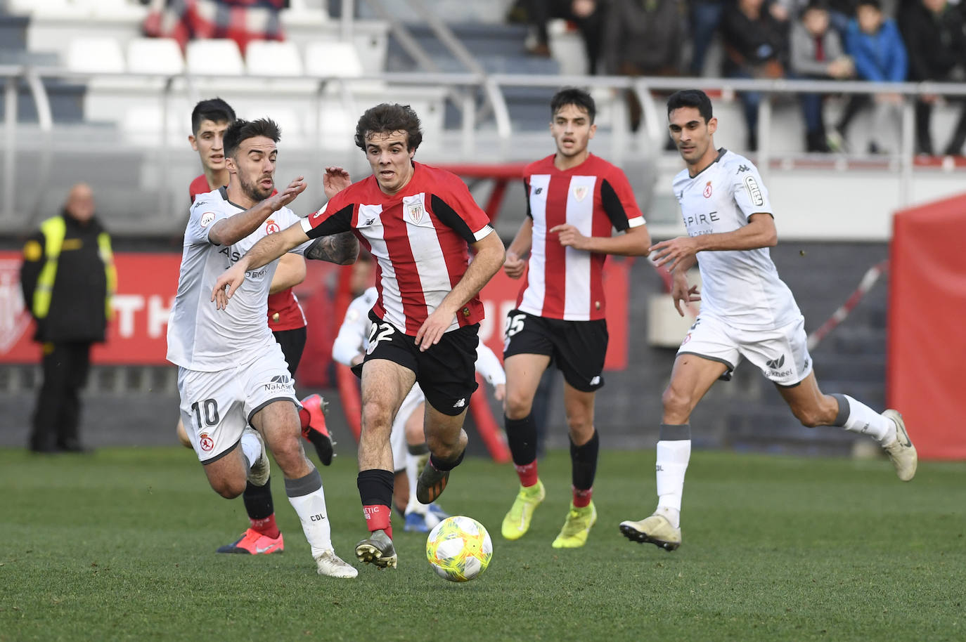 Fotos: Las imágenes del Bilbao Athletic-Cultural