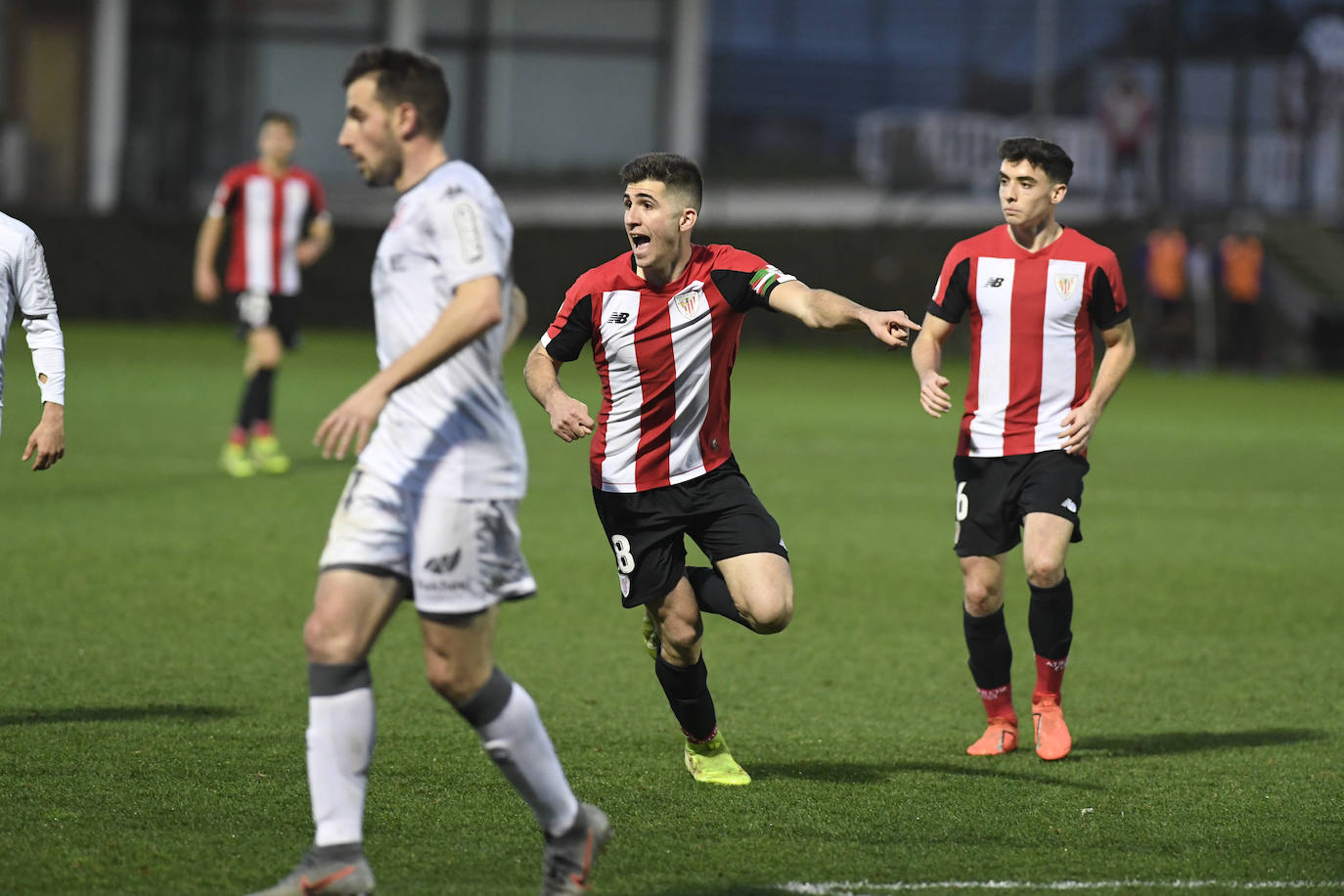 Fotos: Las imágenes del Bilbao Athletic-Cultural