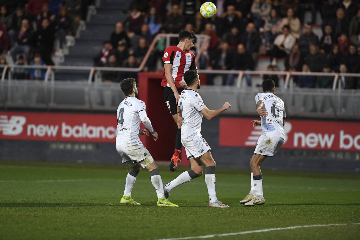 Fotos: Las imágenes del Bilbao Athletic-Cultural