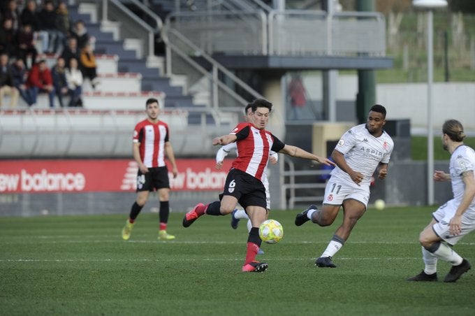 Fotos: Las imágenes del Bilbao Athletic-Cultural