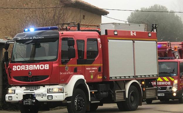 Dos camiones de Bomberos León en el lugar. 