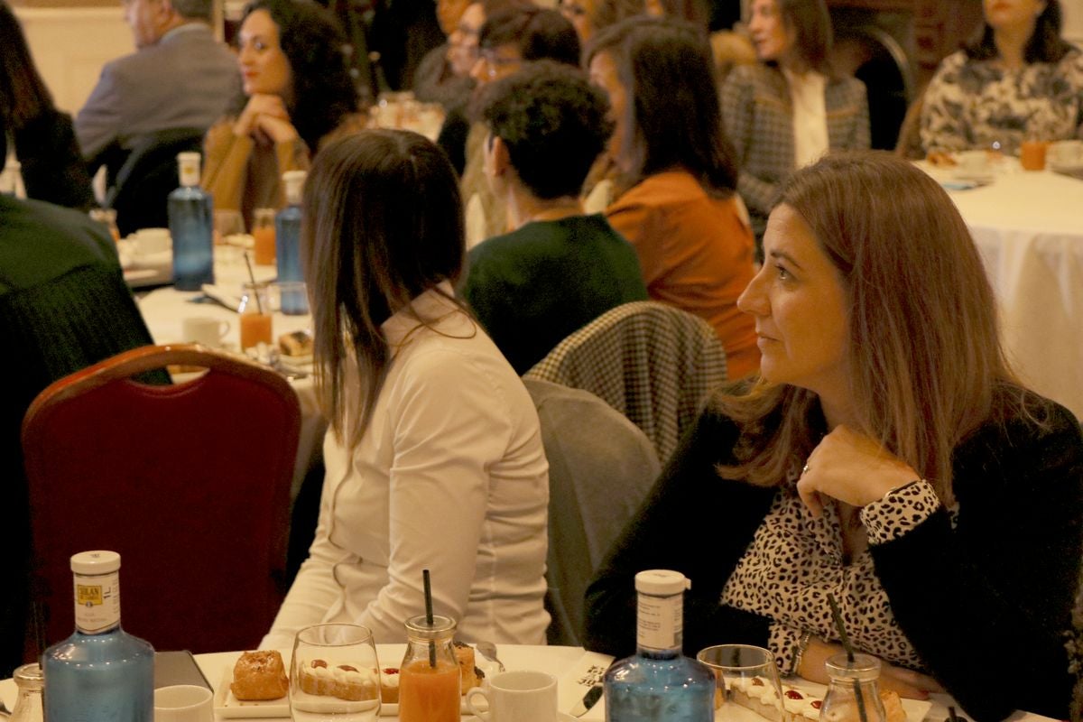 Isabel Blanco quiere fomentar la igualdad y romper los techos de cristal en las empresas y desde la consejería se creará un «banco de buenas prácticas» para fomentar los proyectos que han tenido éxito en este aspecto.