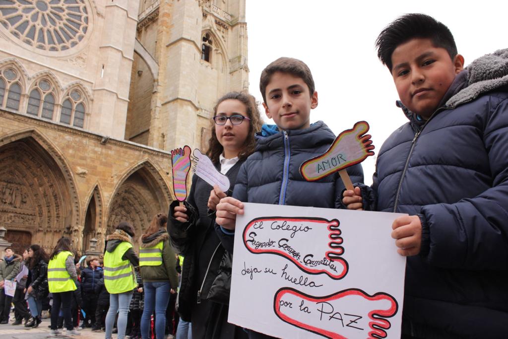 León celebra como cada 30 de enero el Día de la paz y de la no violencia con diferentes actos en los puntos más céntricos de la capital leonesa en una manera de transmitir este mensaje de concordia.