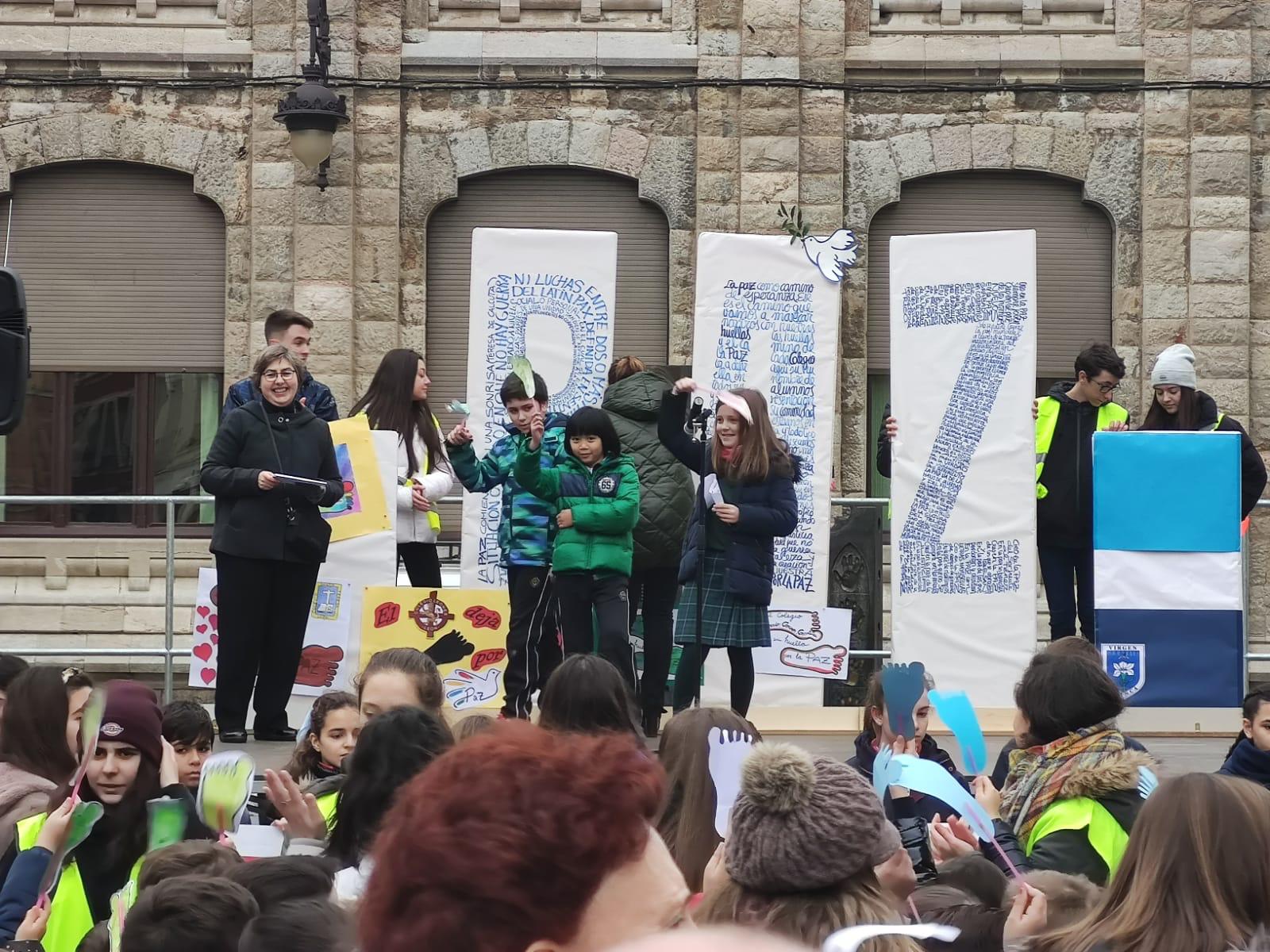 León celebra como cada 30 de enero el Día de la paz y de la no violencia con diferentes actos en los puntos más céntricos de la capital leonesa en una manera de transmitir este mensaje de concordia.