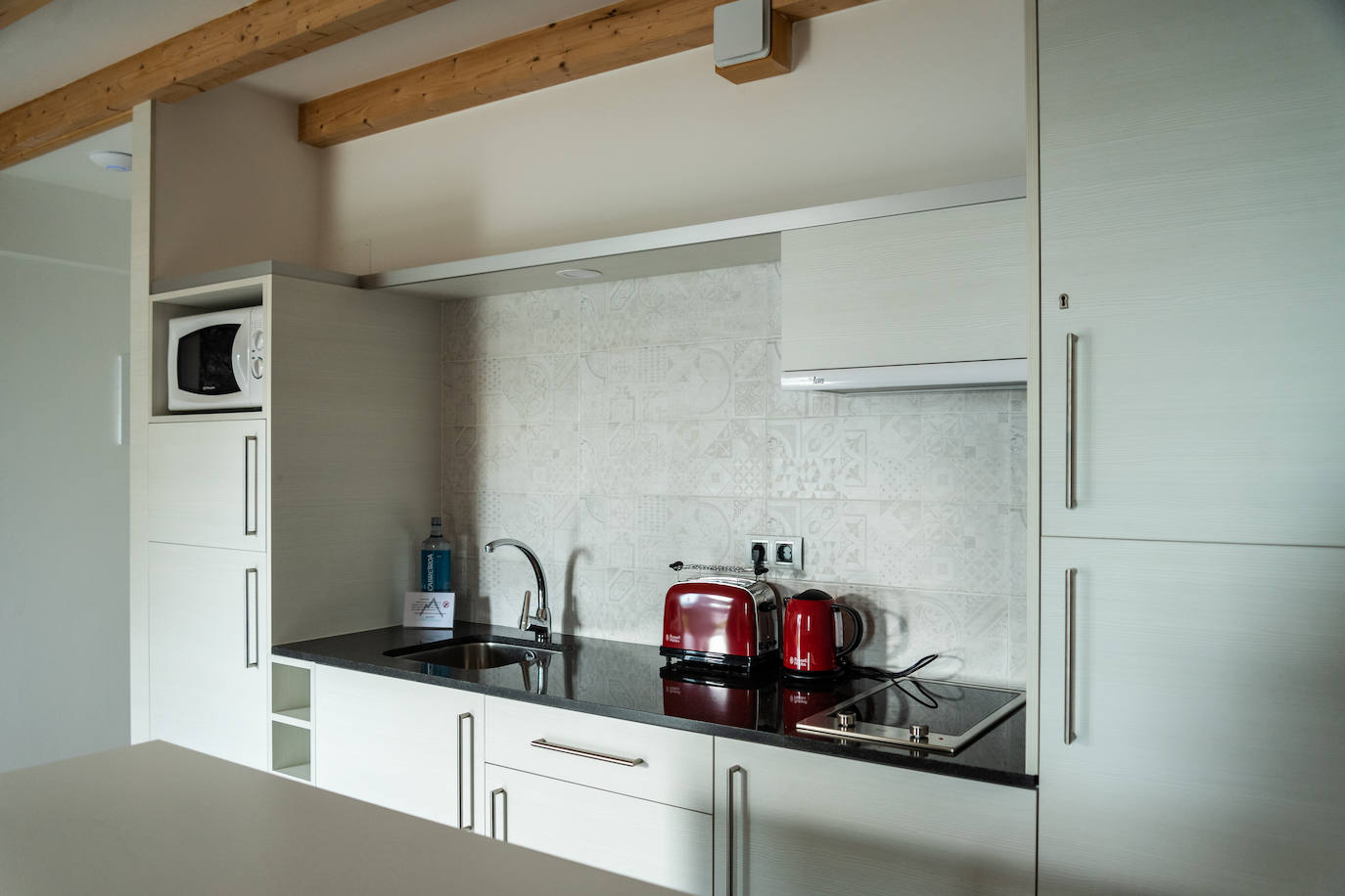 Ideal para una escapada en pareja o en familia, The Rock Suites&Spa ofrece un lugar idílico, un perfecto mirador hacia El Bierzo y unas instalaciones de auténtico lujo para disfrutar de momentos inolvidables.