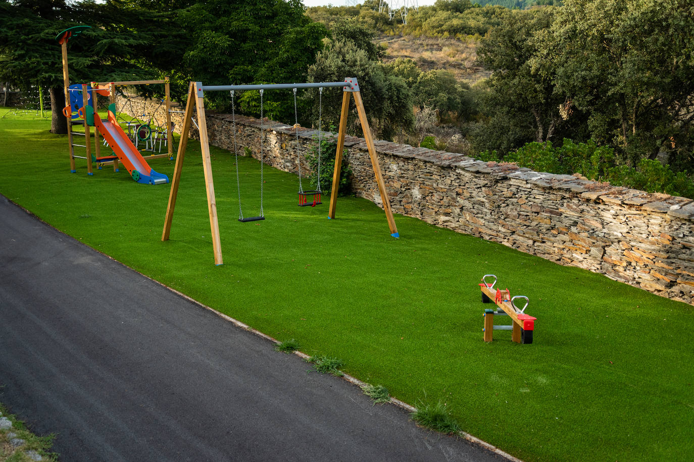 Ideal para una escapada en pareja o en familia, The Rock Suites&Spa ofrece un lugar idílico, un perfecto mirador hacia El Bierzo y unas instalaciones de auténtico lujo para disfrutar de momentos inolvidables.