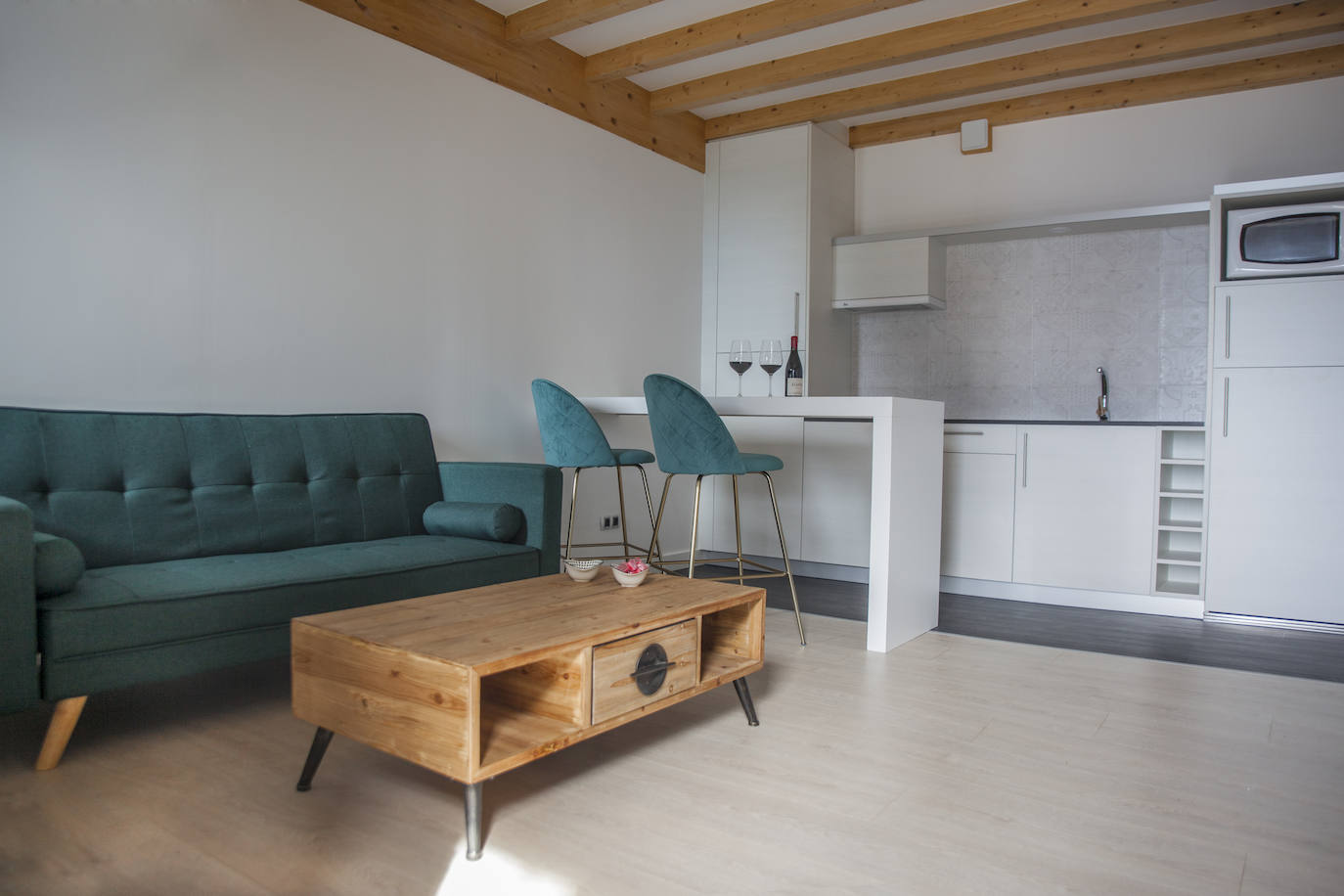 Ideal para una escapada en pareja o en familia, The Rock Suites&Spa ofrece un lugar idílico, un perfecto mirador hacia El Bierzo y unas instalaciones de auténtico lujo para disfrutar de momentos inolvidables.