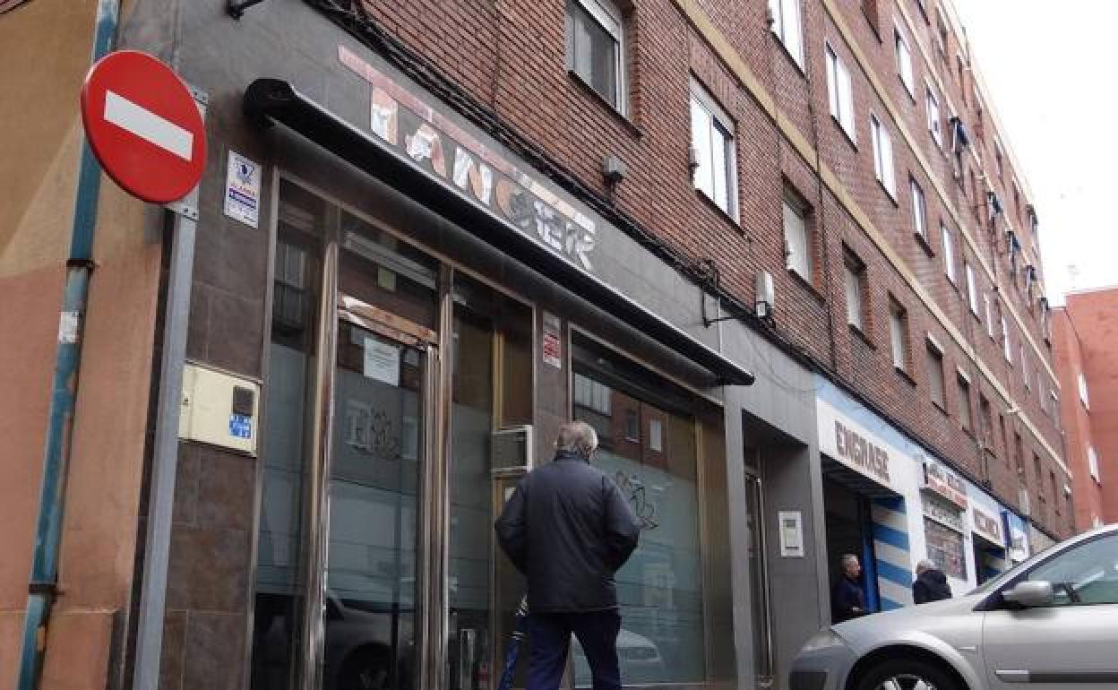 Peluquería Tangek, en la calle Cádiz, cuyos dueños han sido detenidos por narcotráfico y regentar cinco casas de citas en Valladolid. 