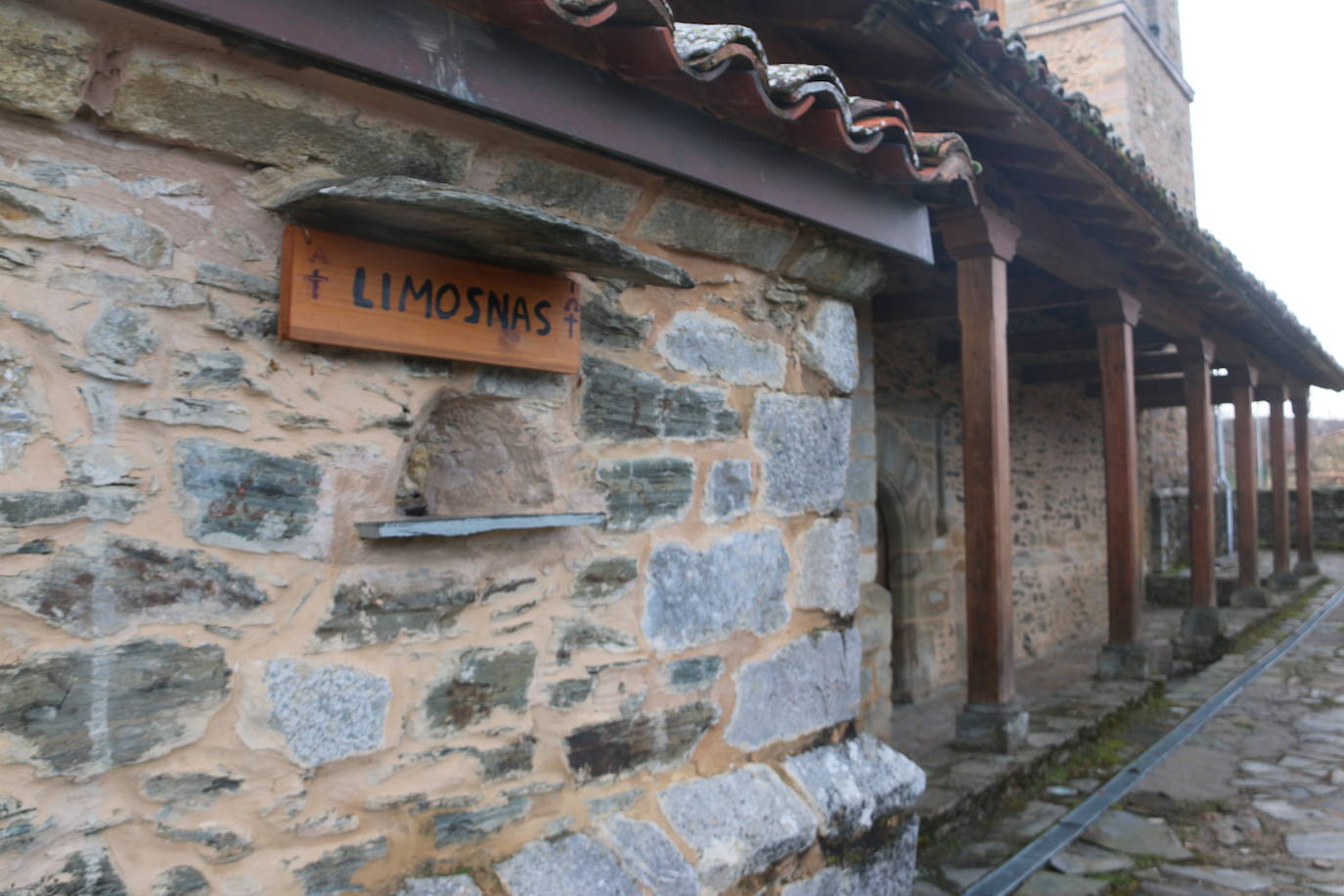 Riello es un paraje perfecto para reencontrase con el pasado, revivir la historia y rodearse de un entorno admirable.