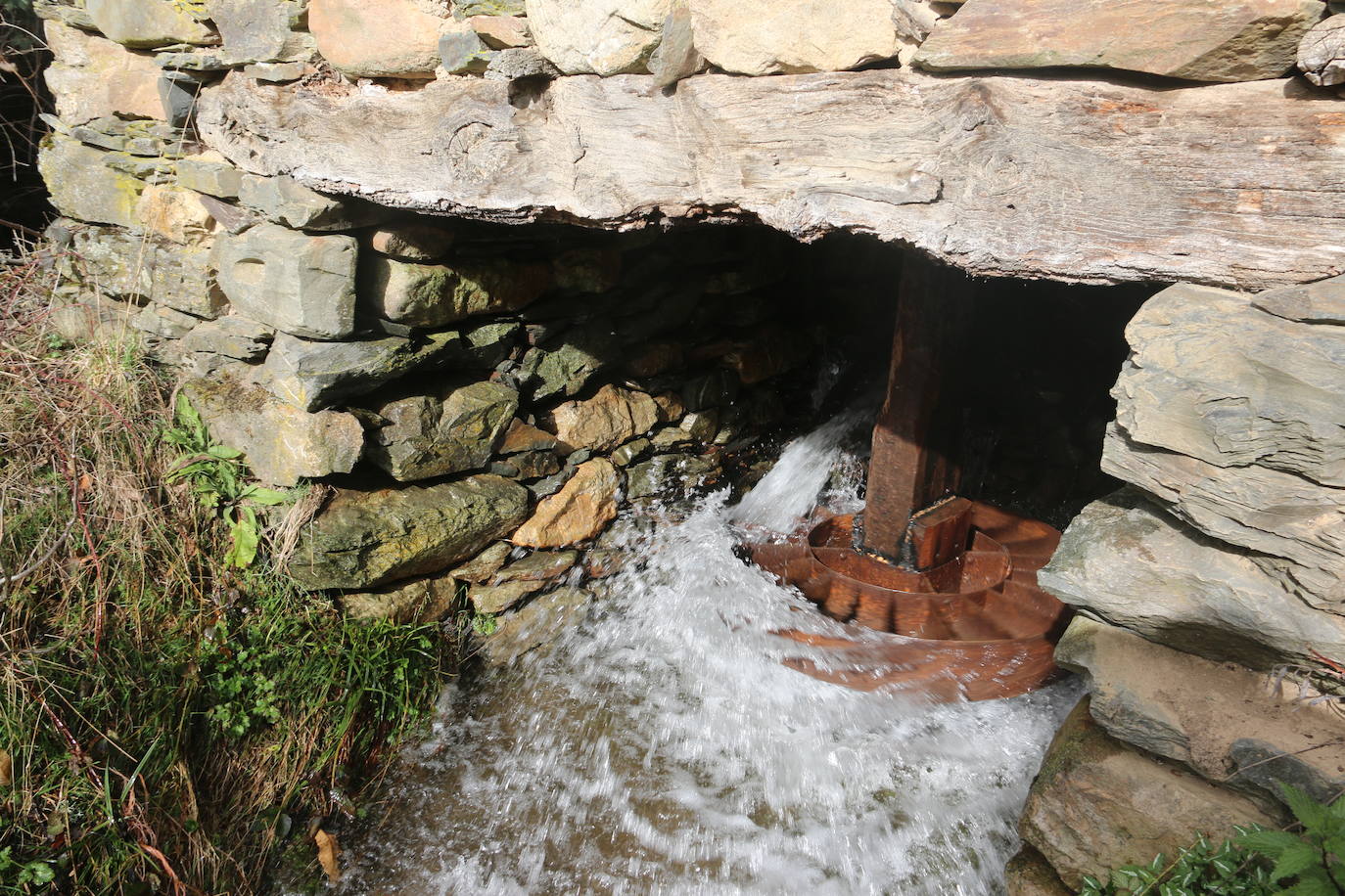 Riello es un paraje perfecto para reencontrase con el pasado, revivir la historia y rodearse de un entorno admirable.