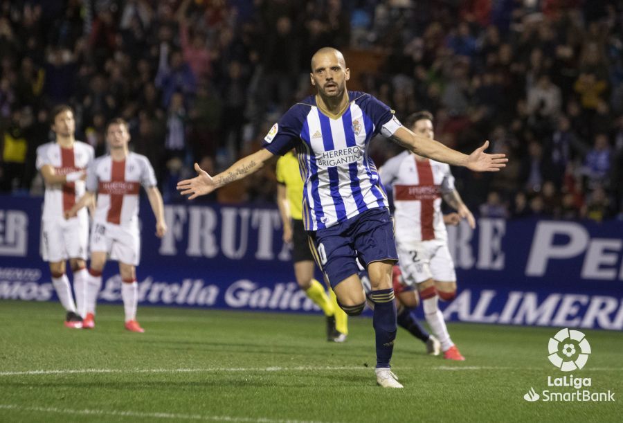 Fotos: Partido entre la Ponferradina y el Huesca