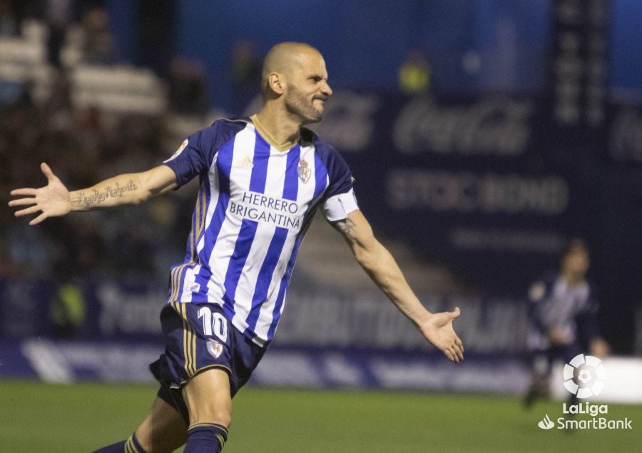 Fotos: Partido entre la Ponferradina y el Huesca