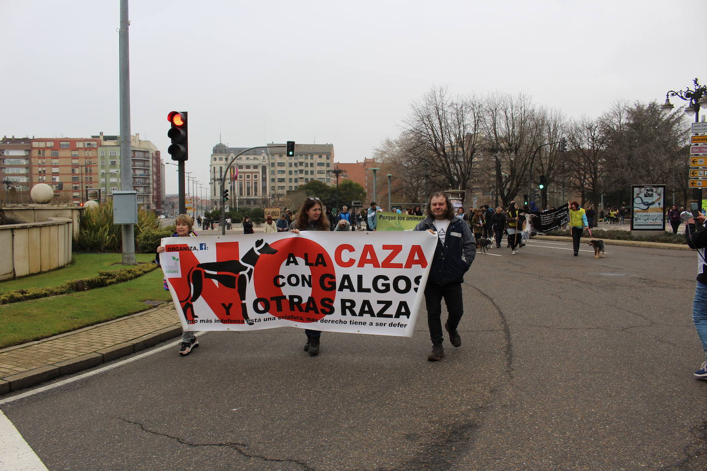 Fotos: Manifestación en contra de la caza con galgos en León