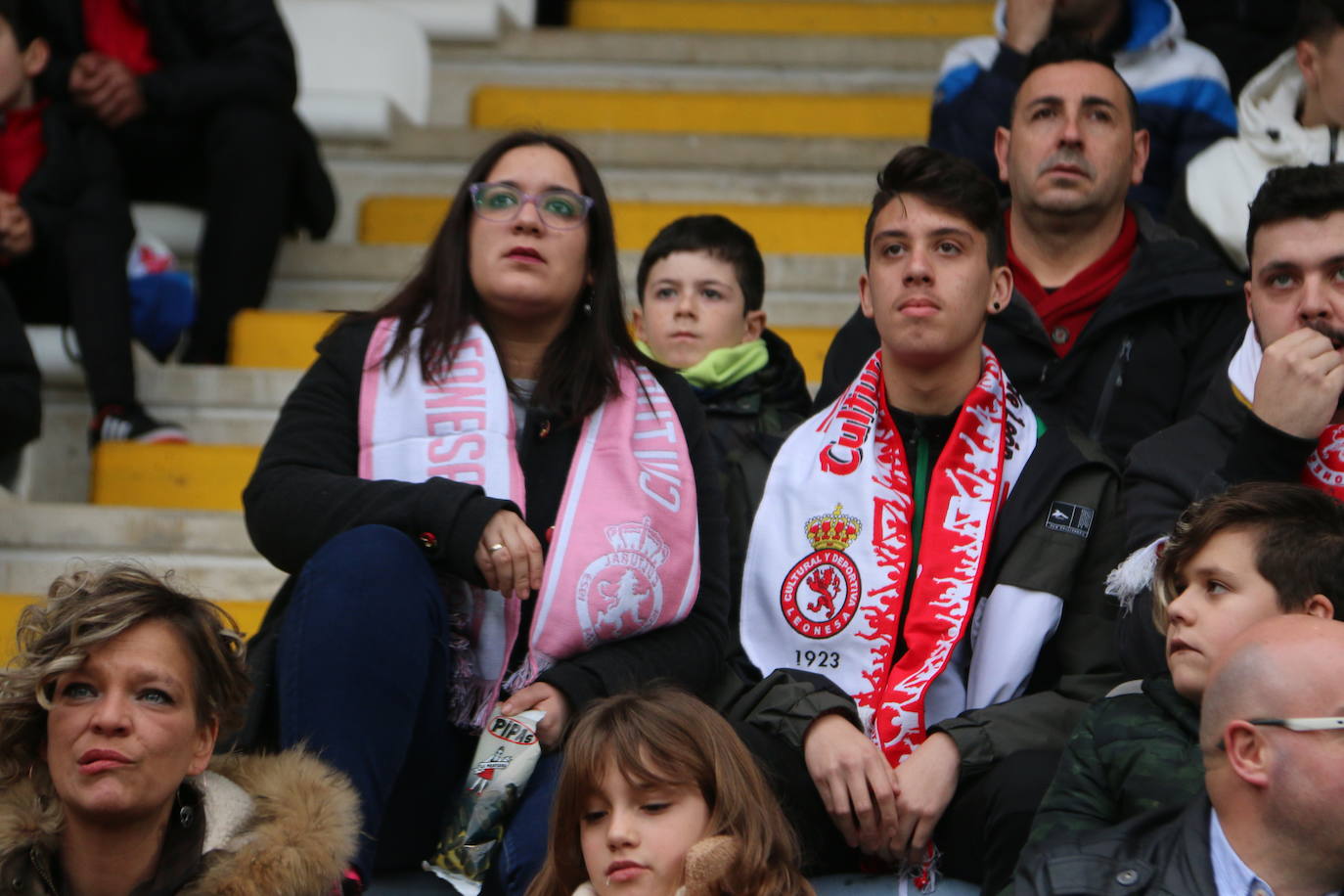 Las imágenes del público asistente al partido entre la Cultural y el Logroñés.