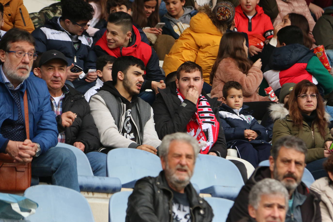 Las imágenes del público asistente al partido entre la Cultural y el Logroñés.