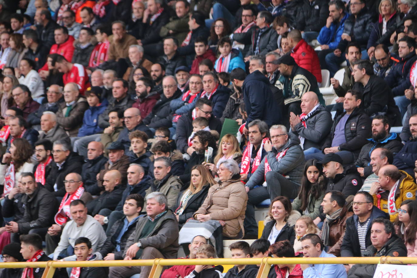 Las imágenes del público asistente al partido entre la Cultural y el Logroñés.