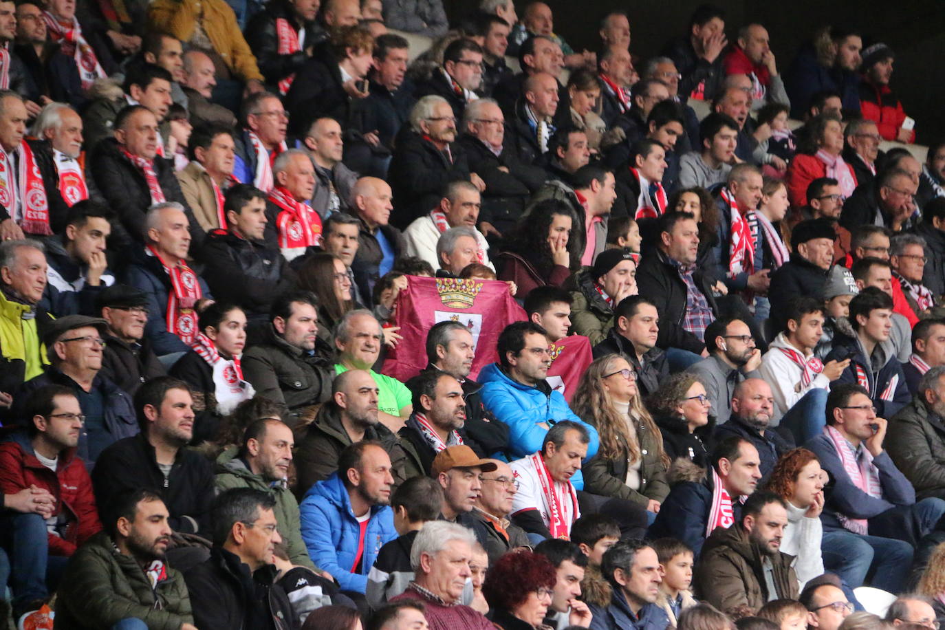 Las imágenes del público asistente al partido entre la Cultural y el Logroñés.