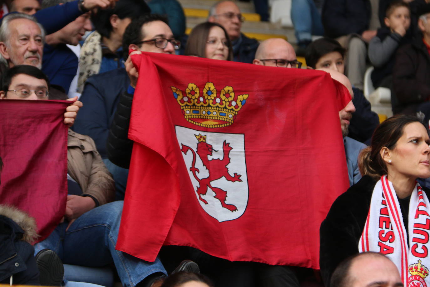 Las imágenes del público asistente al partido entre la Cultural y el Logroñés.