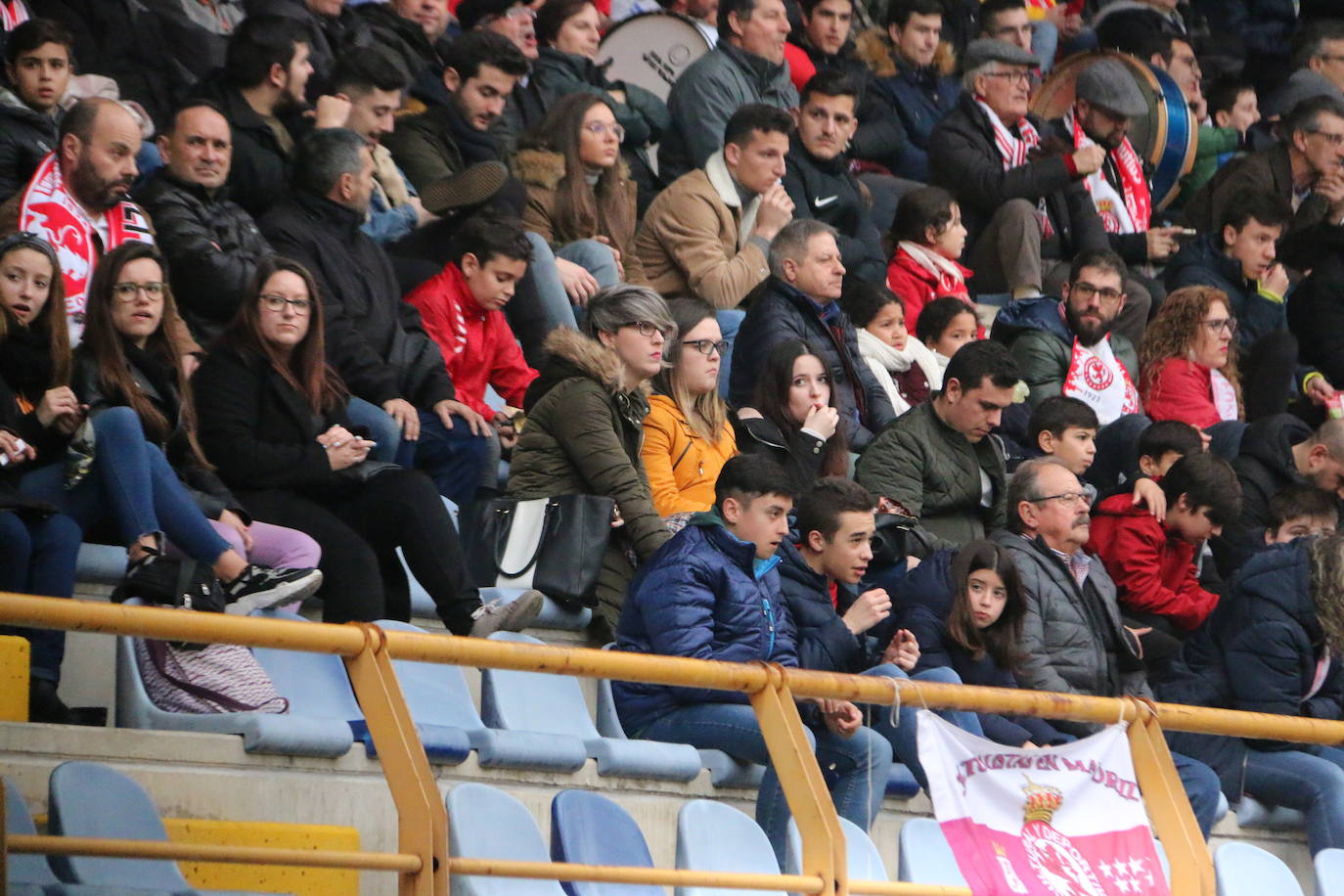 Las imágenes del público asistente al partido entre la Cultural y el Logroñés.