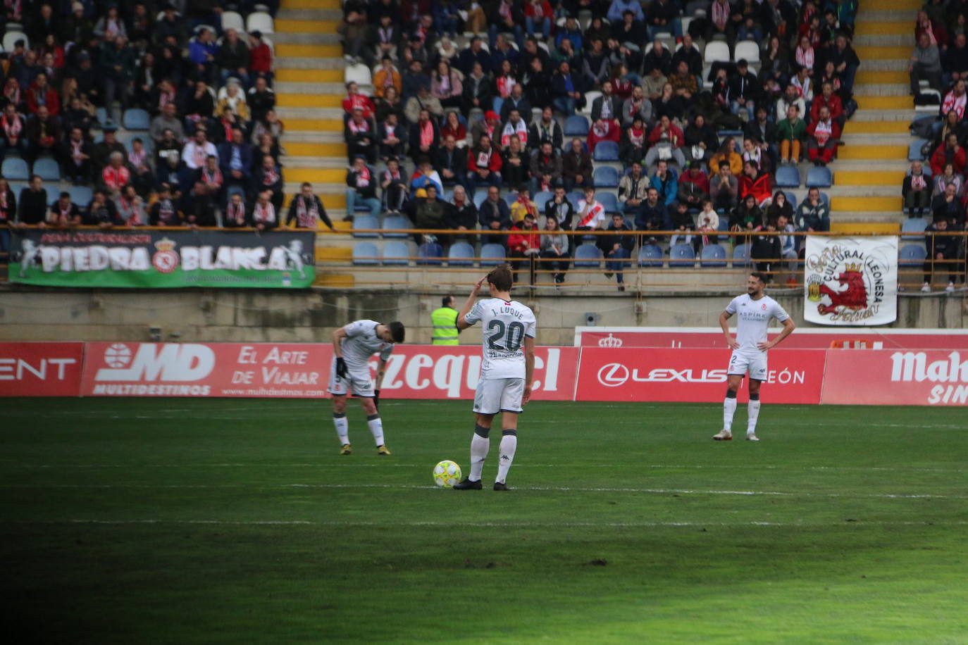 Partido en el Reino de León entre la Cultural y Deportiva Leonesa y la Unión Deportiva Logroñés.