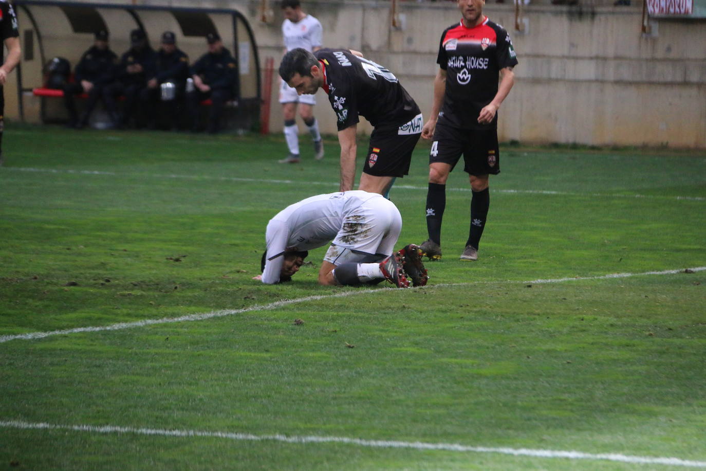 Partido en el Reino de León entre la Cultural y Deportiva Leonesa y la Unión Deportiva Logroñés.