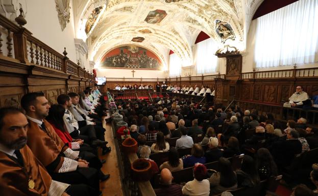 El Aula Magna de llenó este pasado viernes con motivo de la celebración de la festividad de SantoTomás de Aquino.